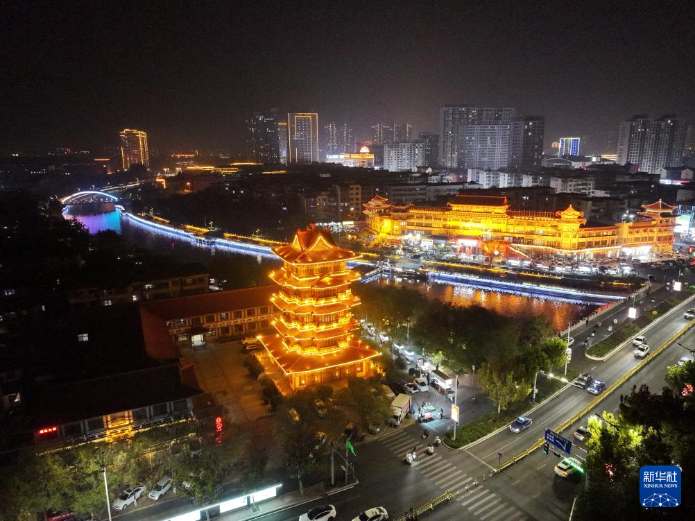 京杭大运河沧州段沿线的清风楼（11月11日摄，无人机照片）。