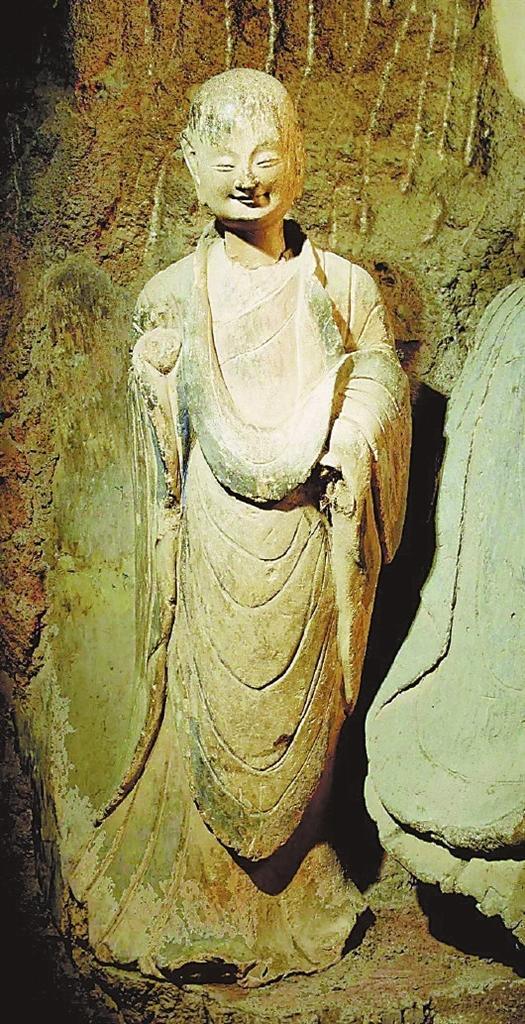 麦积山133窟中的小沙弥造像,以其动人的“东方微笑”吸引了无数游客的目光。