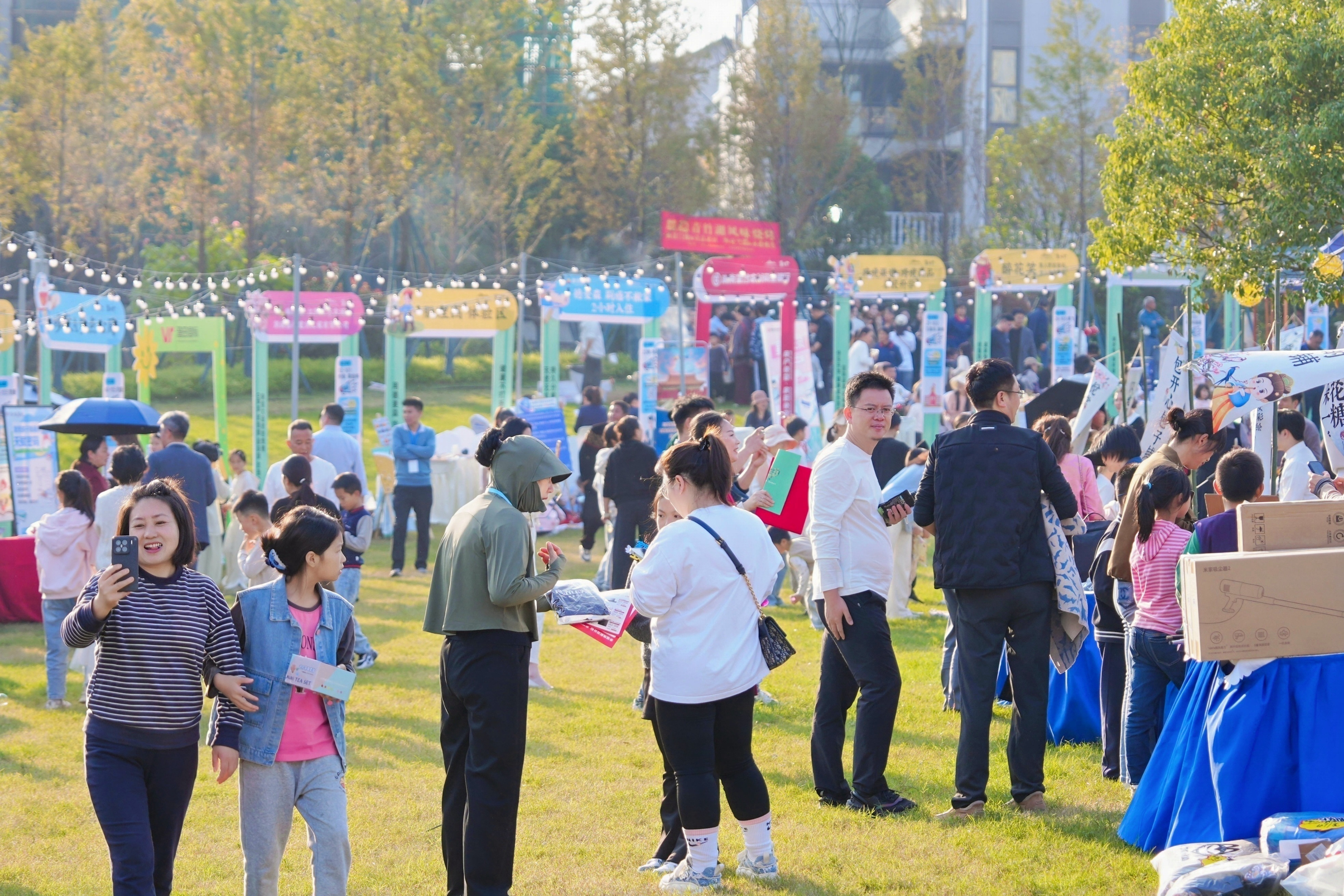 当才艺盛宴遇见治理创新:“麓隐共创之夜”诠释共建共治共享