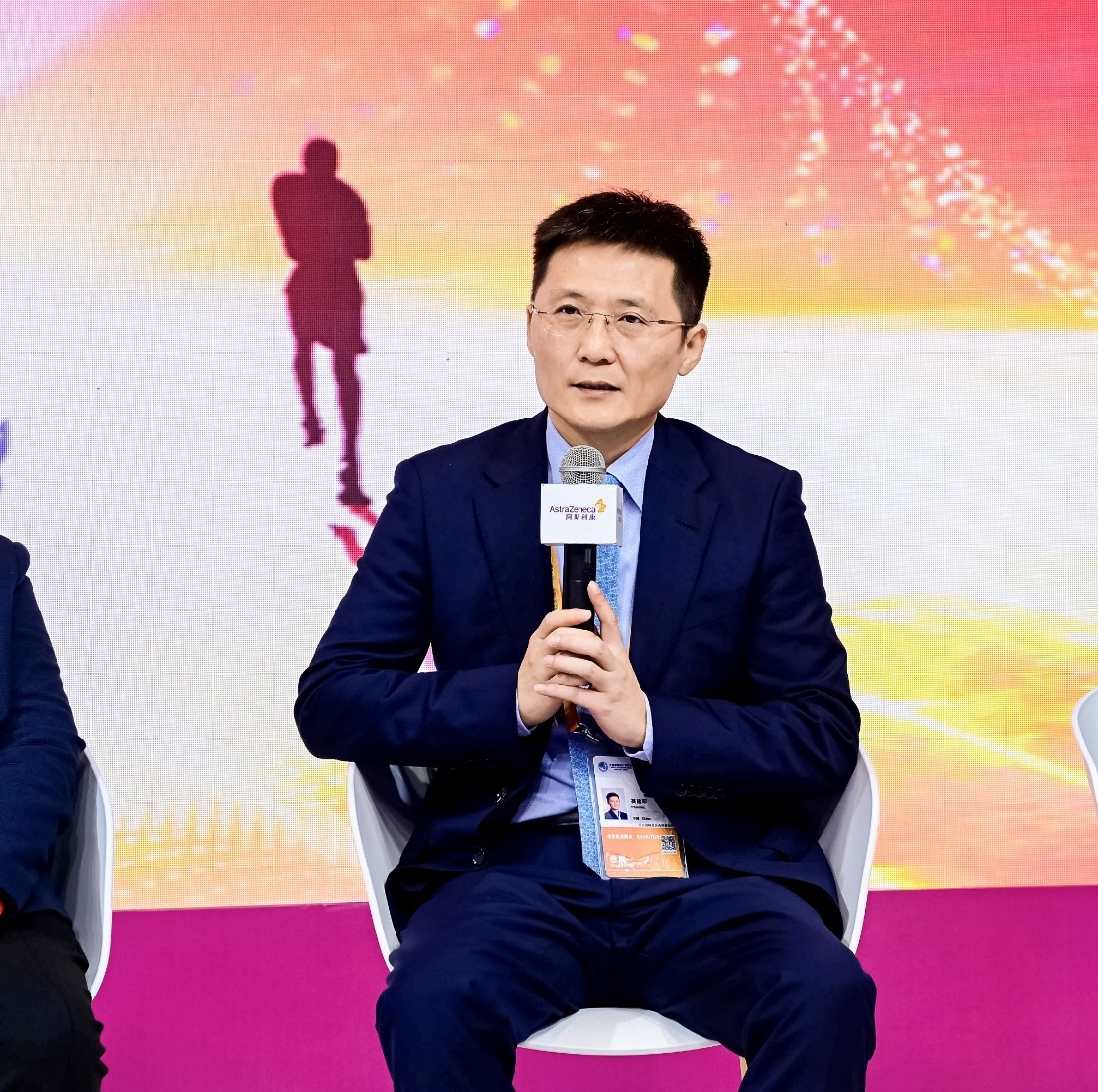 龚建军在论坛上发言