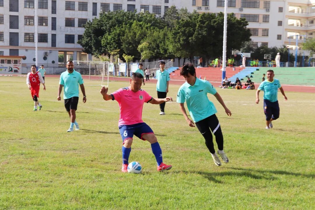 乐平教工队伍与七级联赛俱乐部教练组展开友谊赛