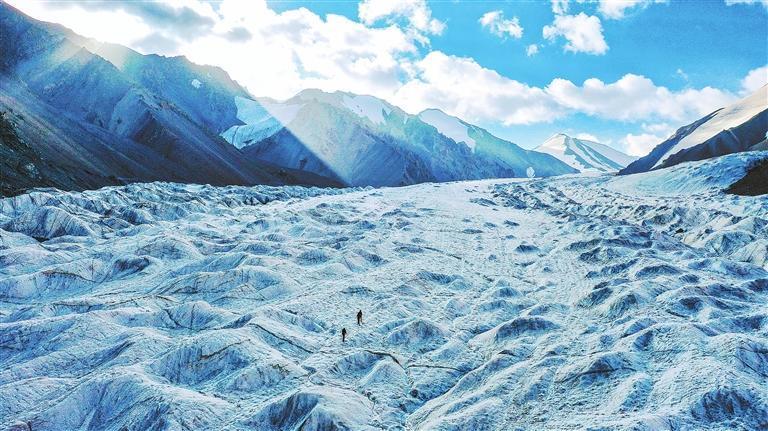 蔚为壮观的老虎沟12号冰川 本版图片均由新甘肃·甘肃日报记者丁凯摄
