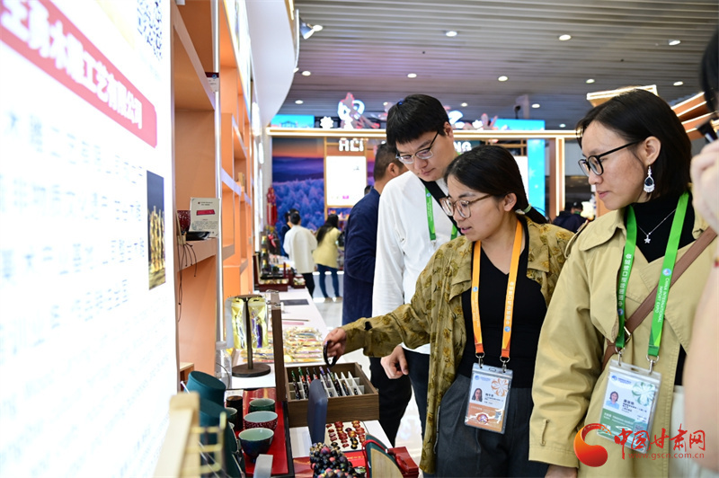 NBA升级版纪念礼惊艳进博会 看甘肃有啥不“遗”样