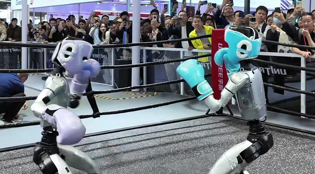 深圳高交会直击：机器人“总动员”上演，从擂台格斗到工业巡检