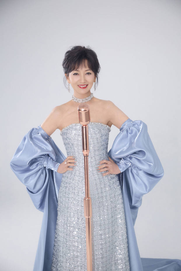 搜狐娱乐讯 9日，赵雅芝工作室更新美照，并配文称：“赵雅芝从艺50年时光派对，倒计时6天，准备好一起高歌了吗？”这场派对将在赵雅芝72岁生日当天举办。