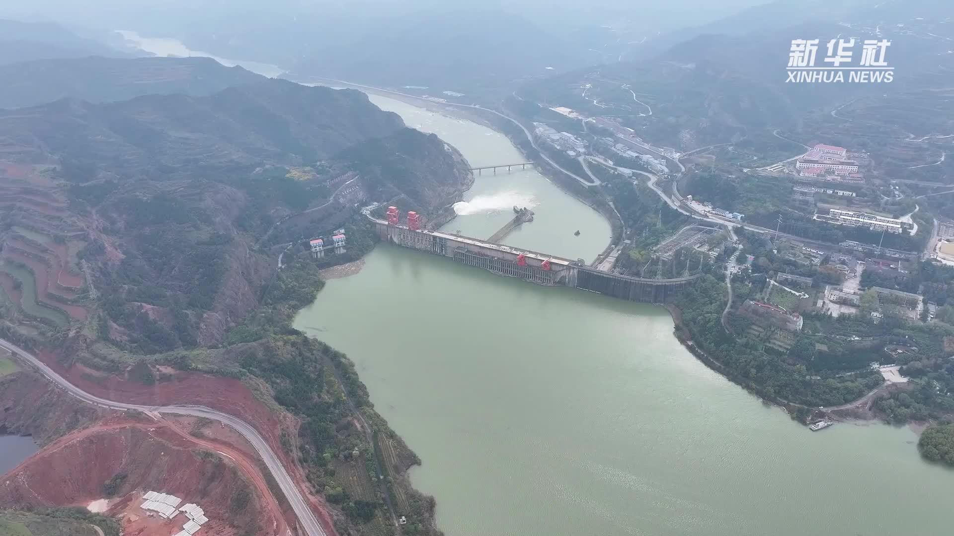 山西平陆：黄河岸畔初冬美如画