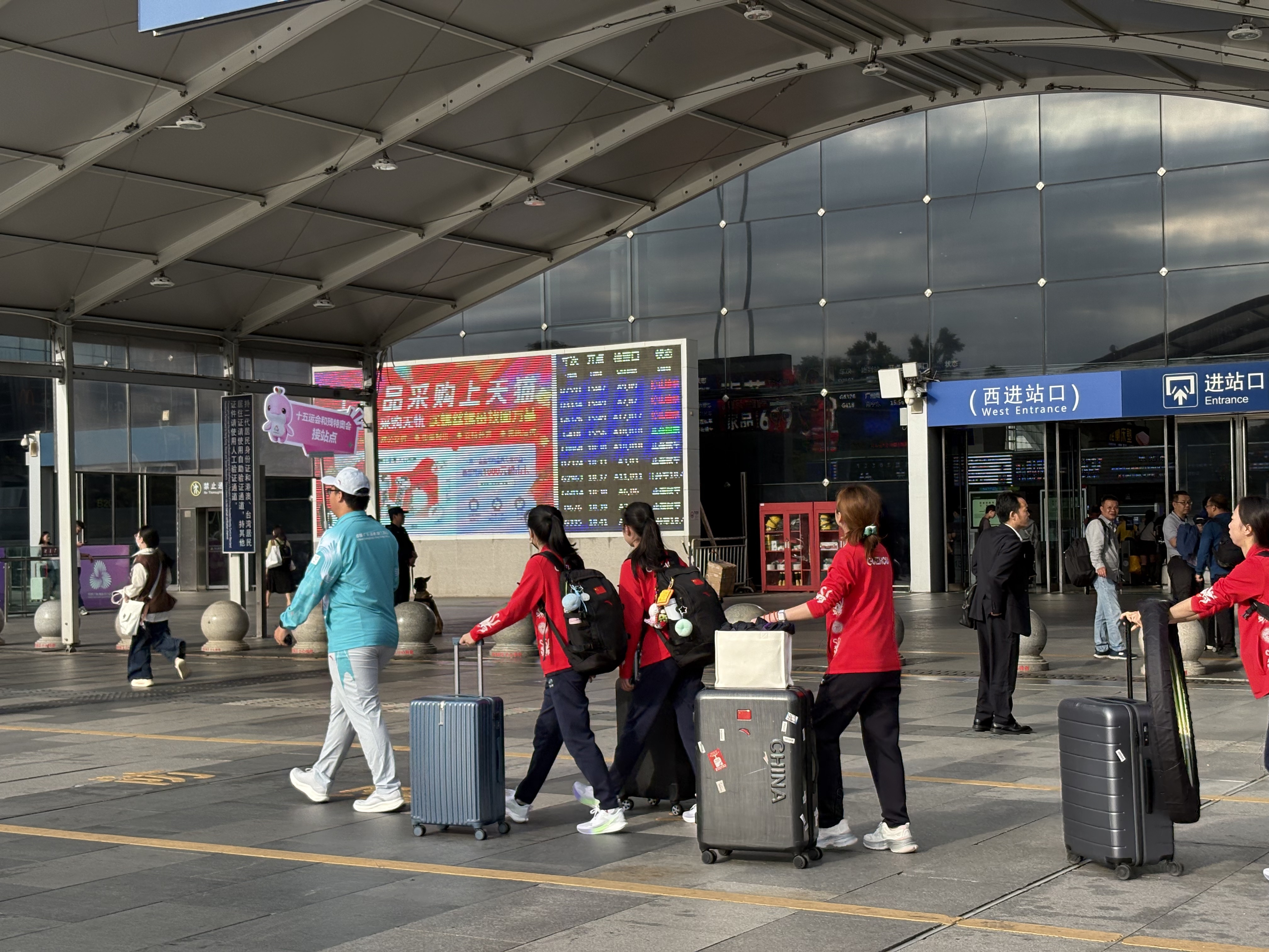 十五运会盛大启幕 深圳铁路保障运输畅通