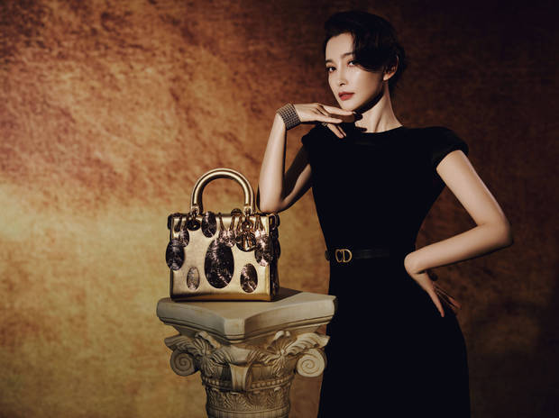 李冰冰优雅动人。