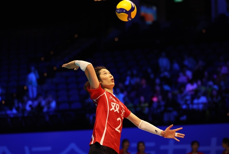 在第十五届全国运动会女排赛场,河南女排核心队员朱婷领衔出征。记者 邓放 摄
