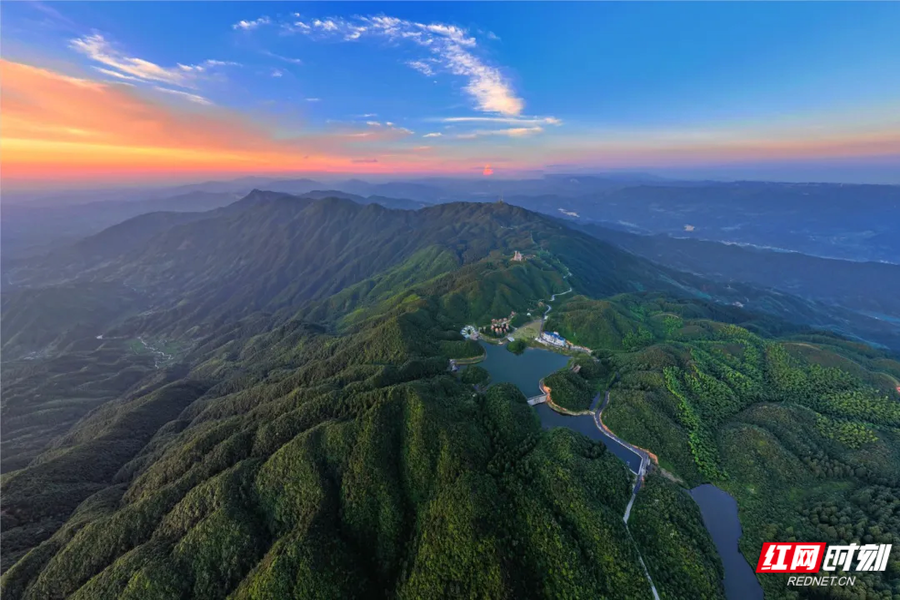 湖南雪峰山国家森林公园。张锡文 摄