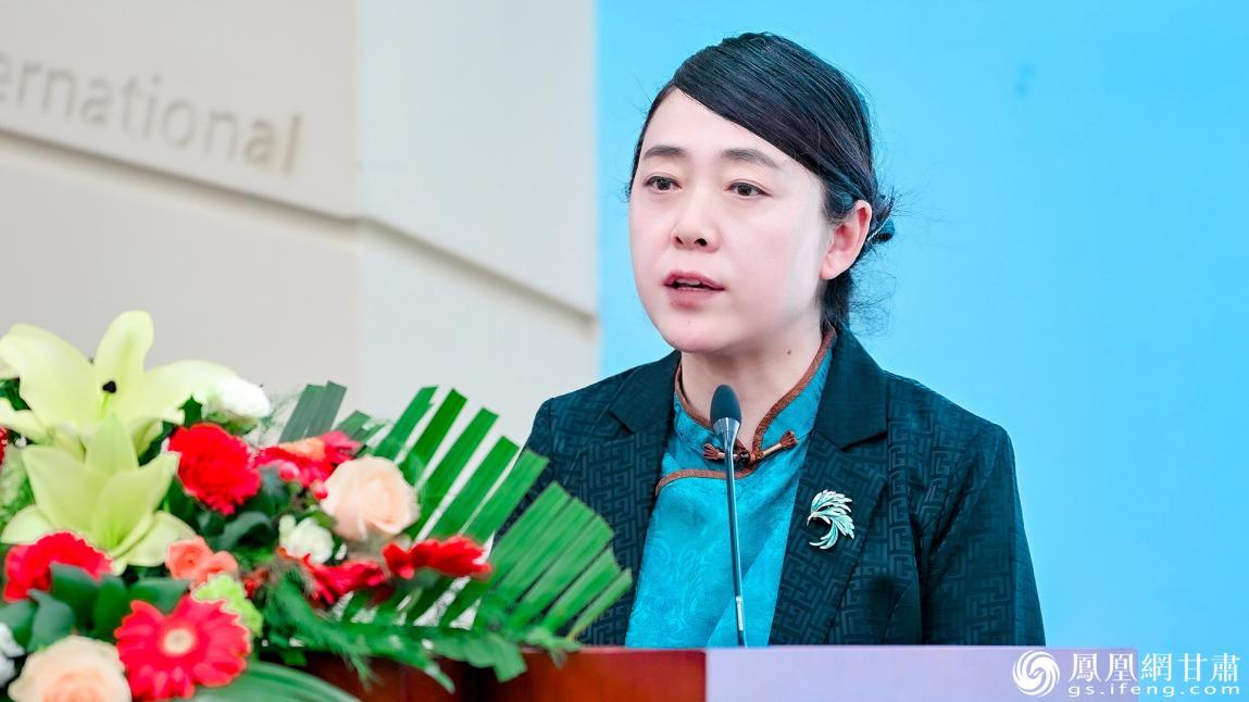 甘肃省人民政府台湾事务办公室主任朱莉莉表示,大赛用文字与镜头传递爱国、爱家情怀。