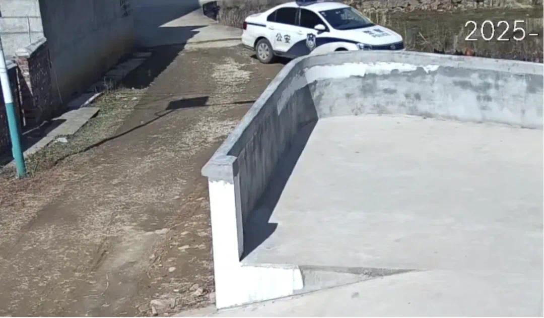 ▲村民称“汪某一私开警车回家”图据红网“问政湖南”栏目