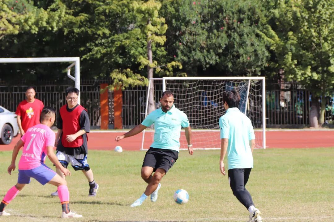 乐平教工队伍与七级联赛俱乐部教练组展开友谊赛