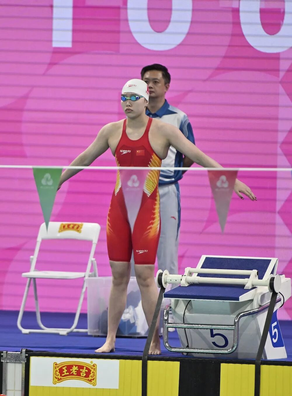 11日晚的仰泳全运会仰泳100米半决赛,万乐天登场。