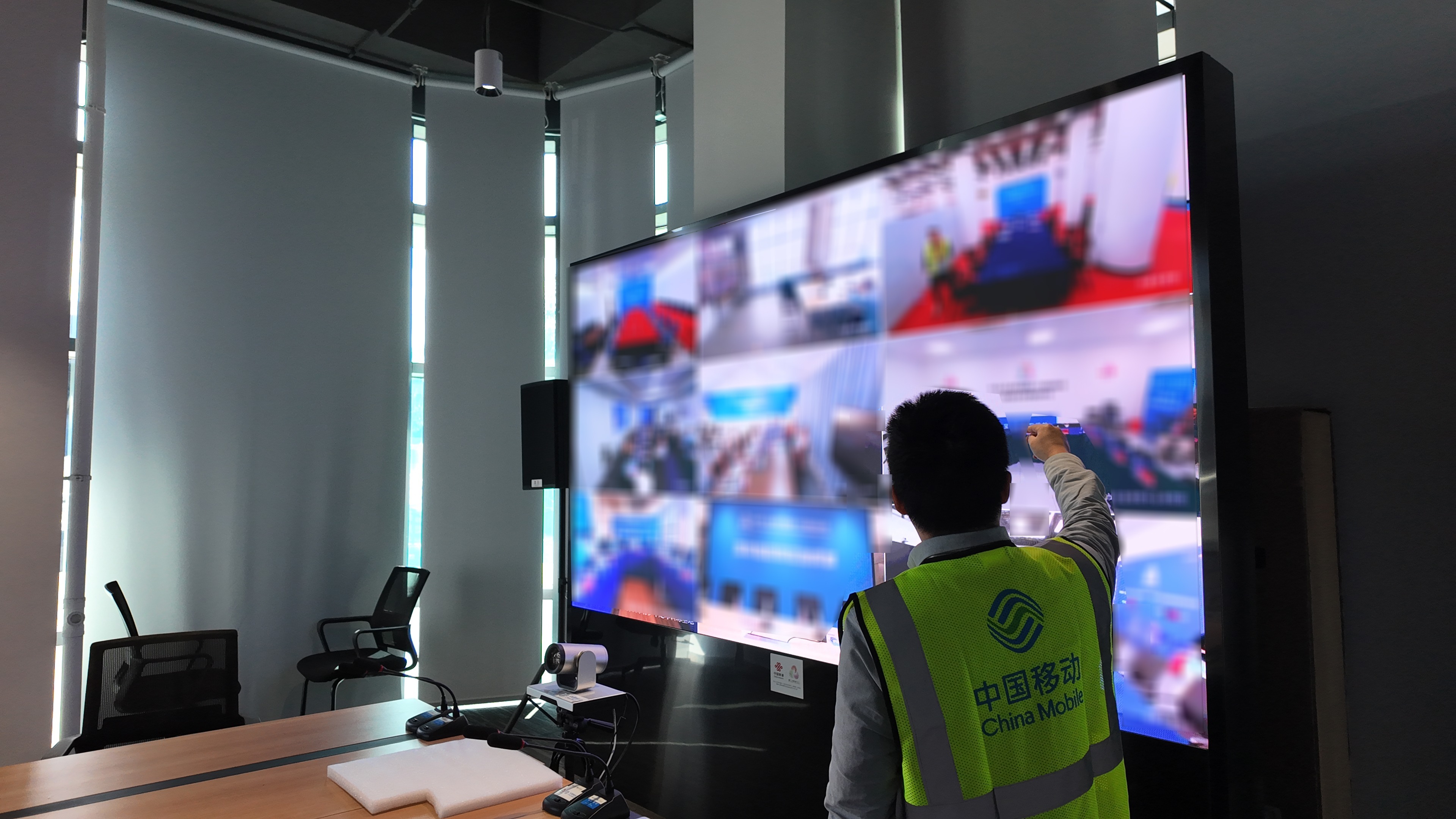 (图:中国移动云视讯系统助力指挥调度工作)