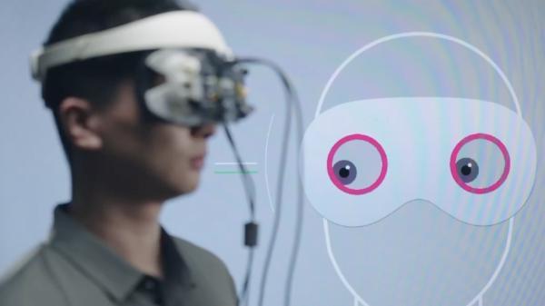 工作人员测试XR眼镜相关性能。企业供图