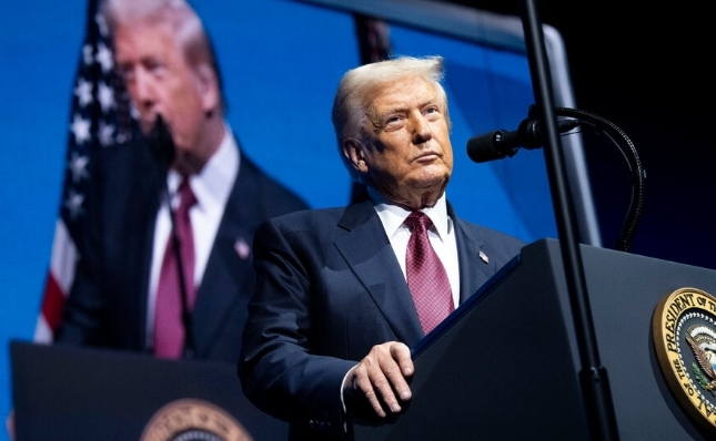 美议员质问:如果特朗普曾和未成年发生关系,他还能当我们的总统吗?