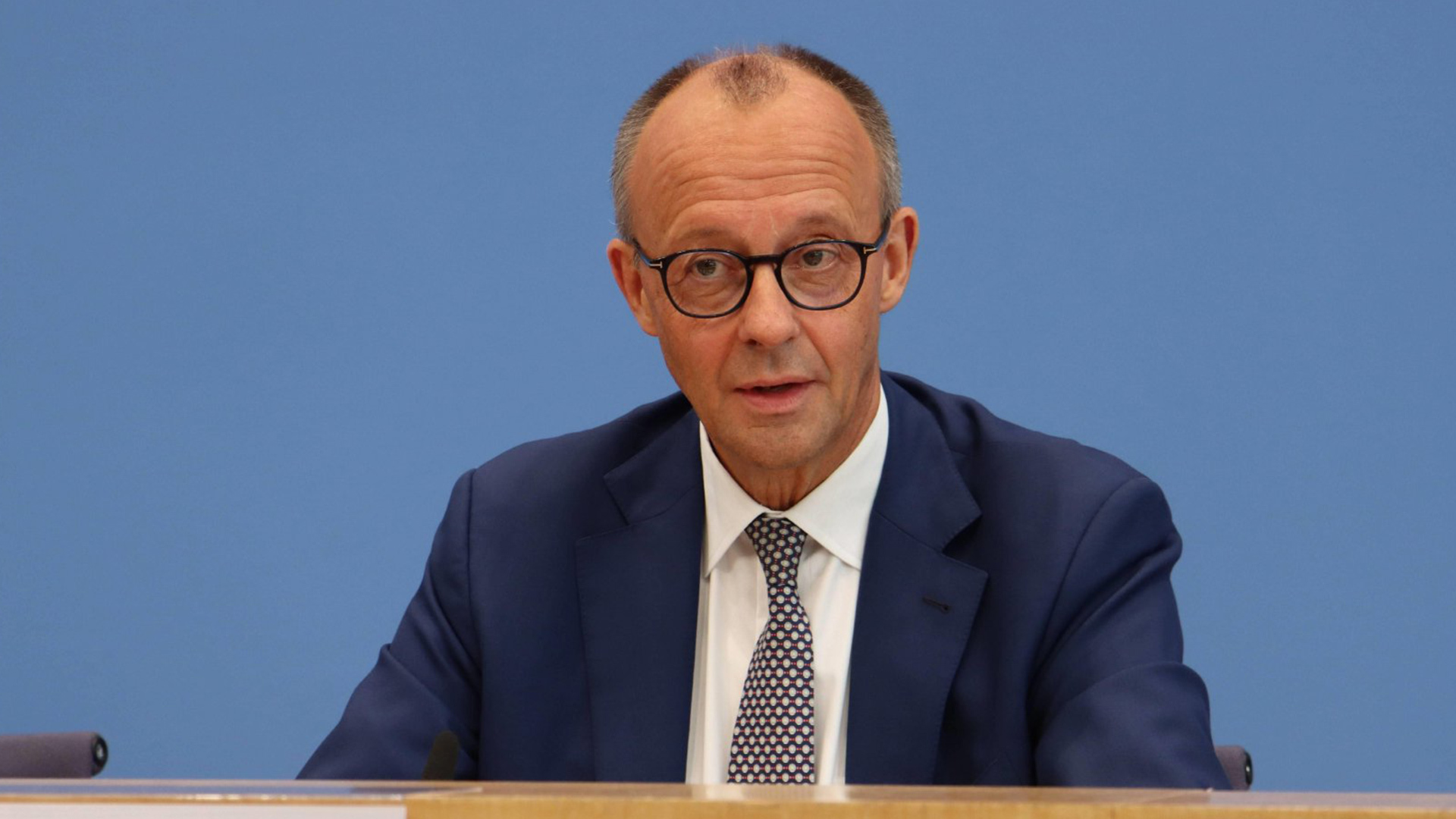 德国总理默茨敦促乌克兰青年男子“为国效力”，而不是前往德国