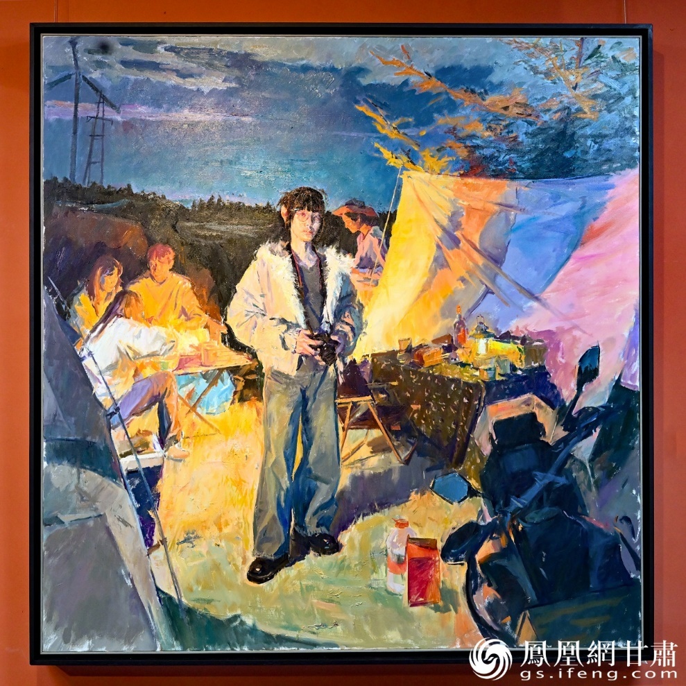 作品《晚霞》生动描绘年轻人户外露营活动,获得本届展览学术奖。