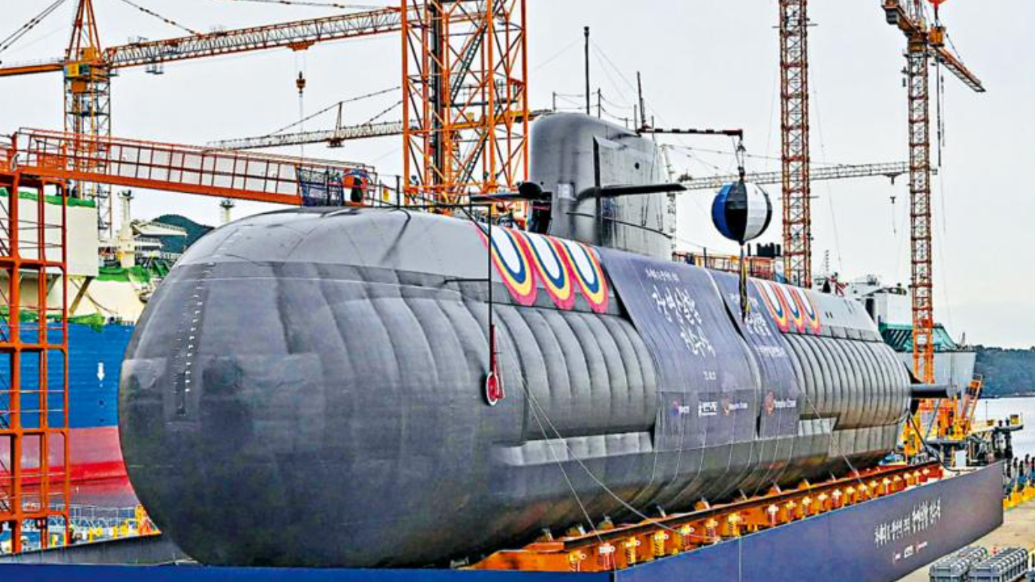 10月22日,韩国首艘3600吨级潜艇“蒋英实”号举行下水仪式。