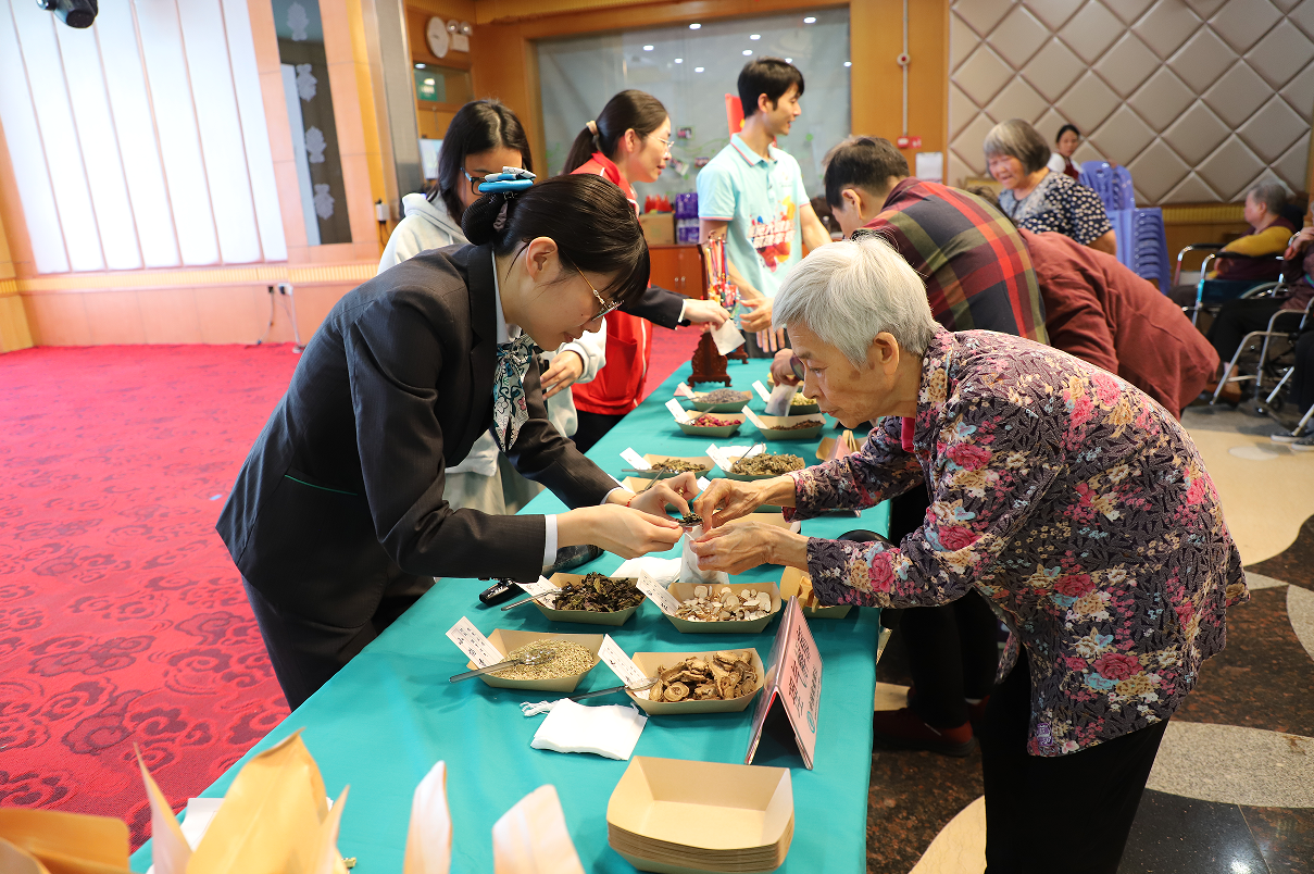 农行南海罗村支行：以“农行绿”守护“夕阳红”