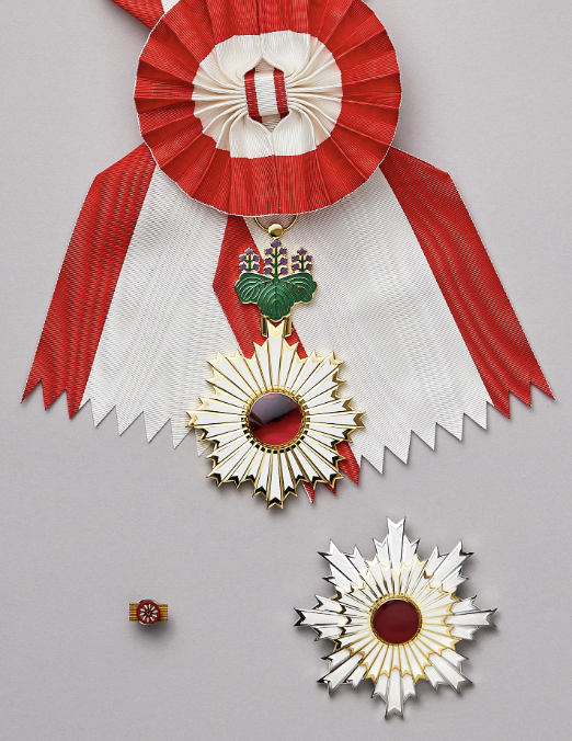 ▎旭日大绶章是日本的勋章之一,授予“在社会各领域取得杰出成就者”。外交部发言人郭嘉昆在例行记者会上表示,日本政府执意授予台独分子勋章,是在涉台问题上的又一错误举动。(图源:维基百科)