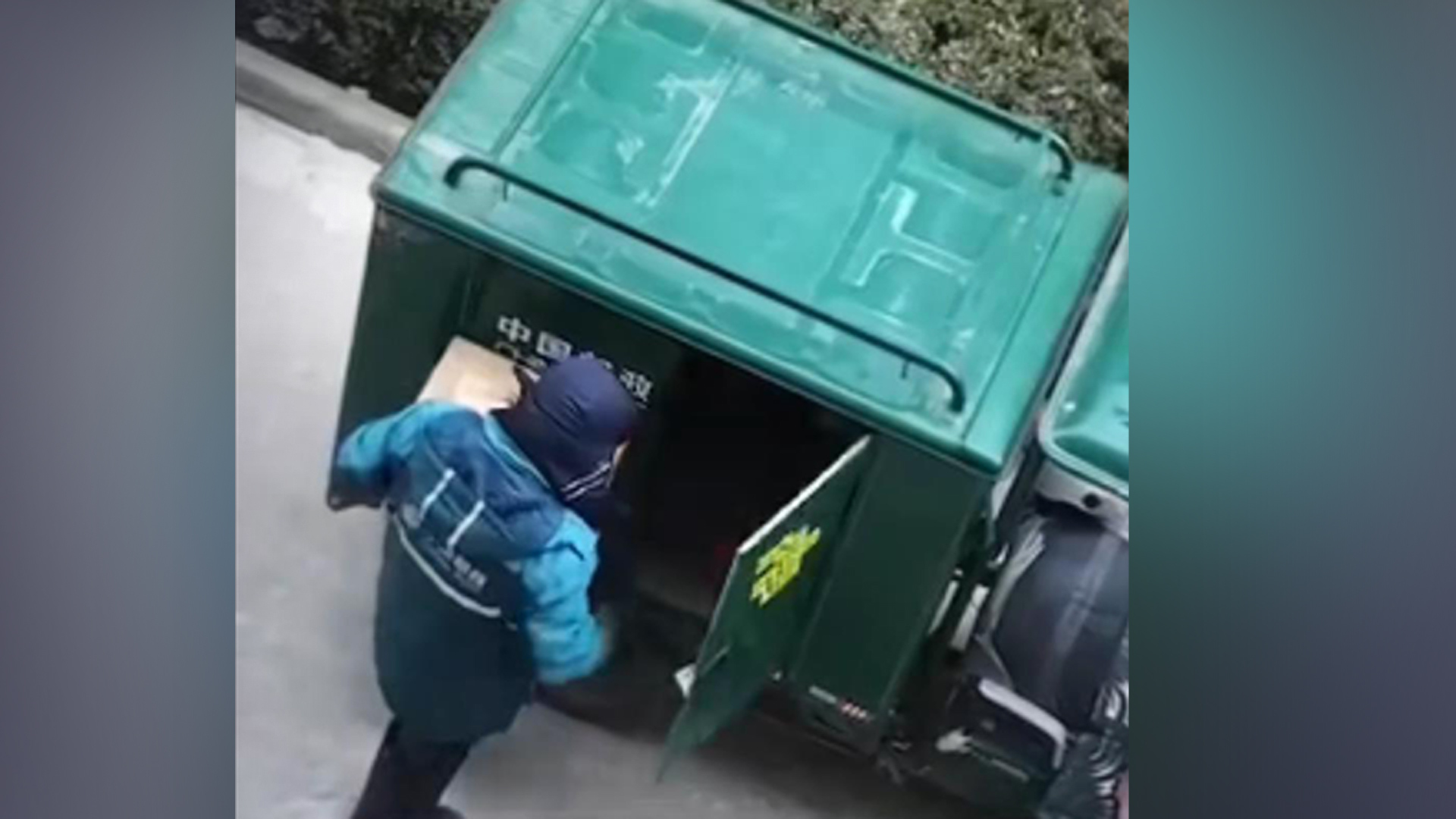 江苏一快递员疑因送错快递被杀，网点工作人员：争执过程中收件人丈夫情绪突然失控，实施了暴力行凶行为