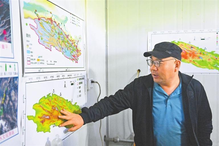 秦翔介绍祁连山冰川分布情况