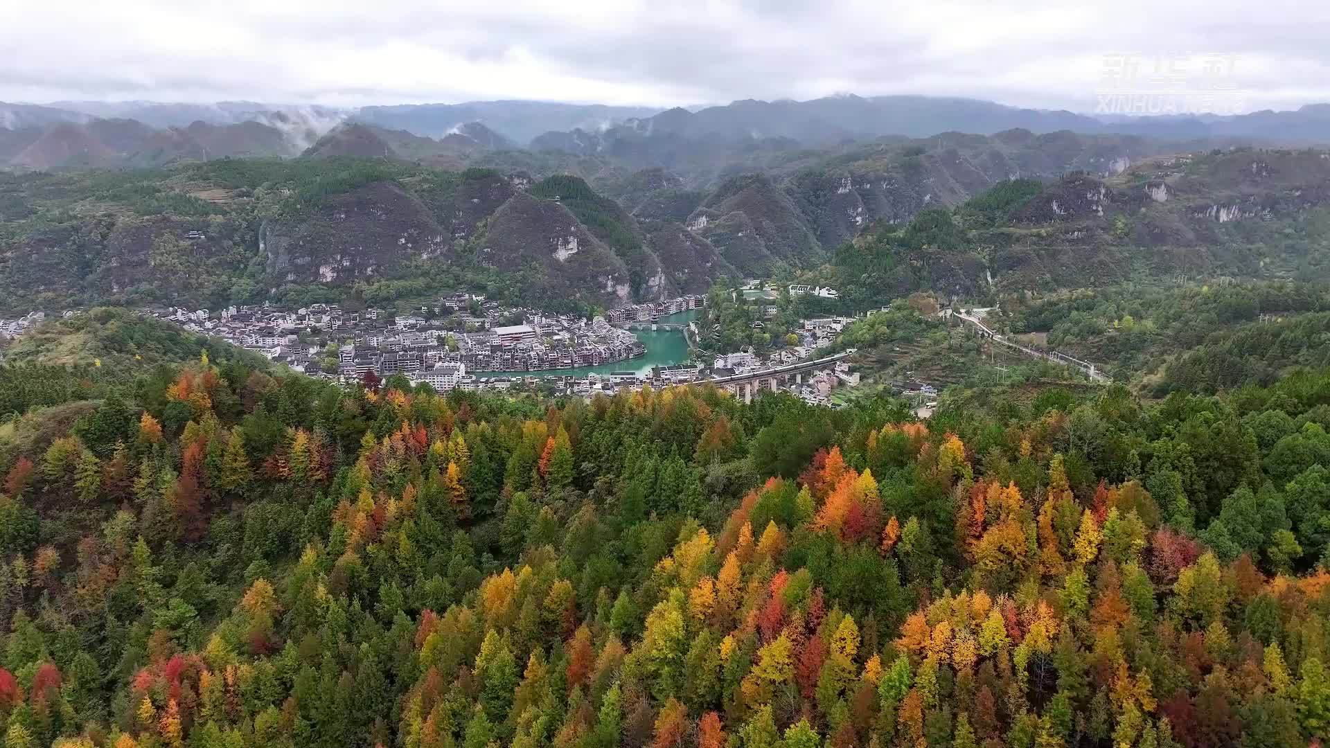 在镇远古城 看层林尽染