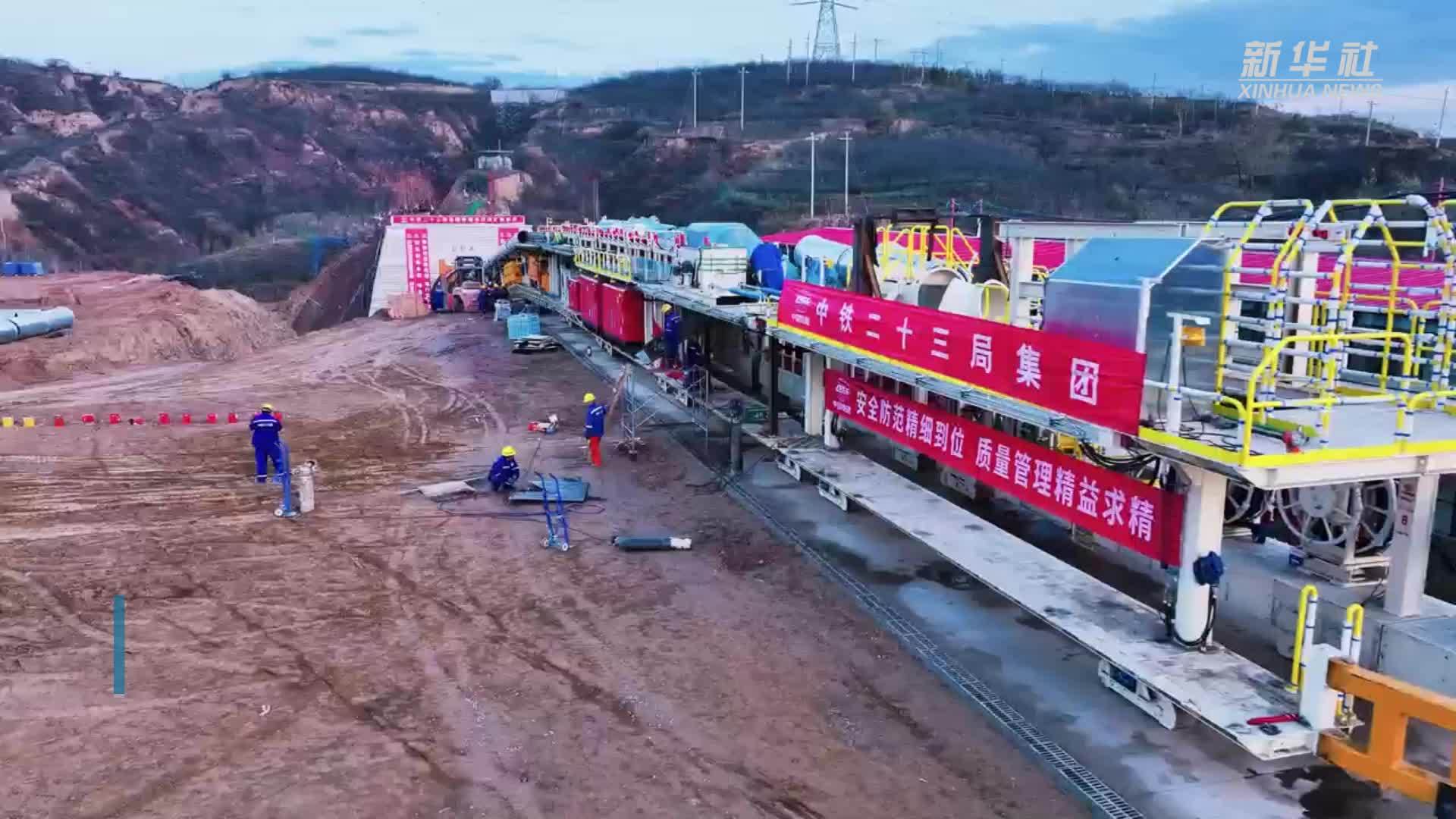 国产大坡度极小半径煤矿巷道硬岩掘进机始发