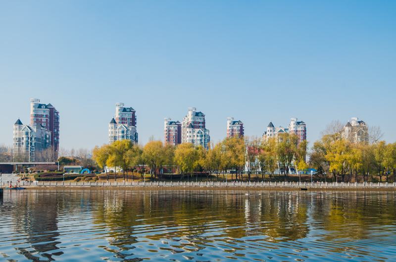 长春伊通河，冬意悄临，秋色未央