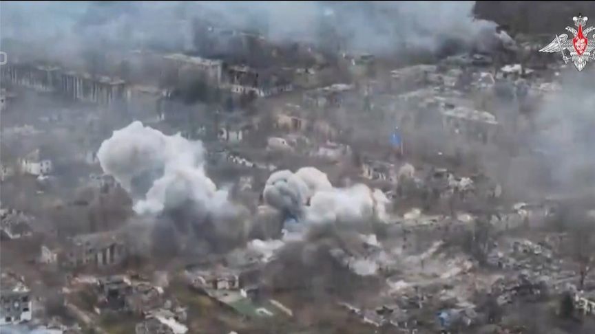 俄乌激战红军城，乌军死守抵挡俄军攻势，俄称已挫败乌多次突围