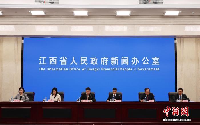 11月11日，第四届鄱阳湖国际观鸟季活动新闻发布会在南昌召开。江西省林业局供图