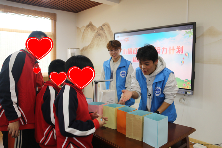 图为活动现场。