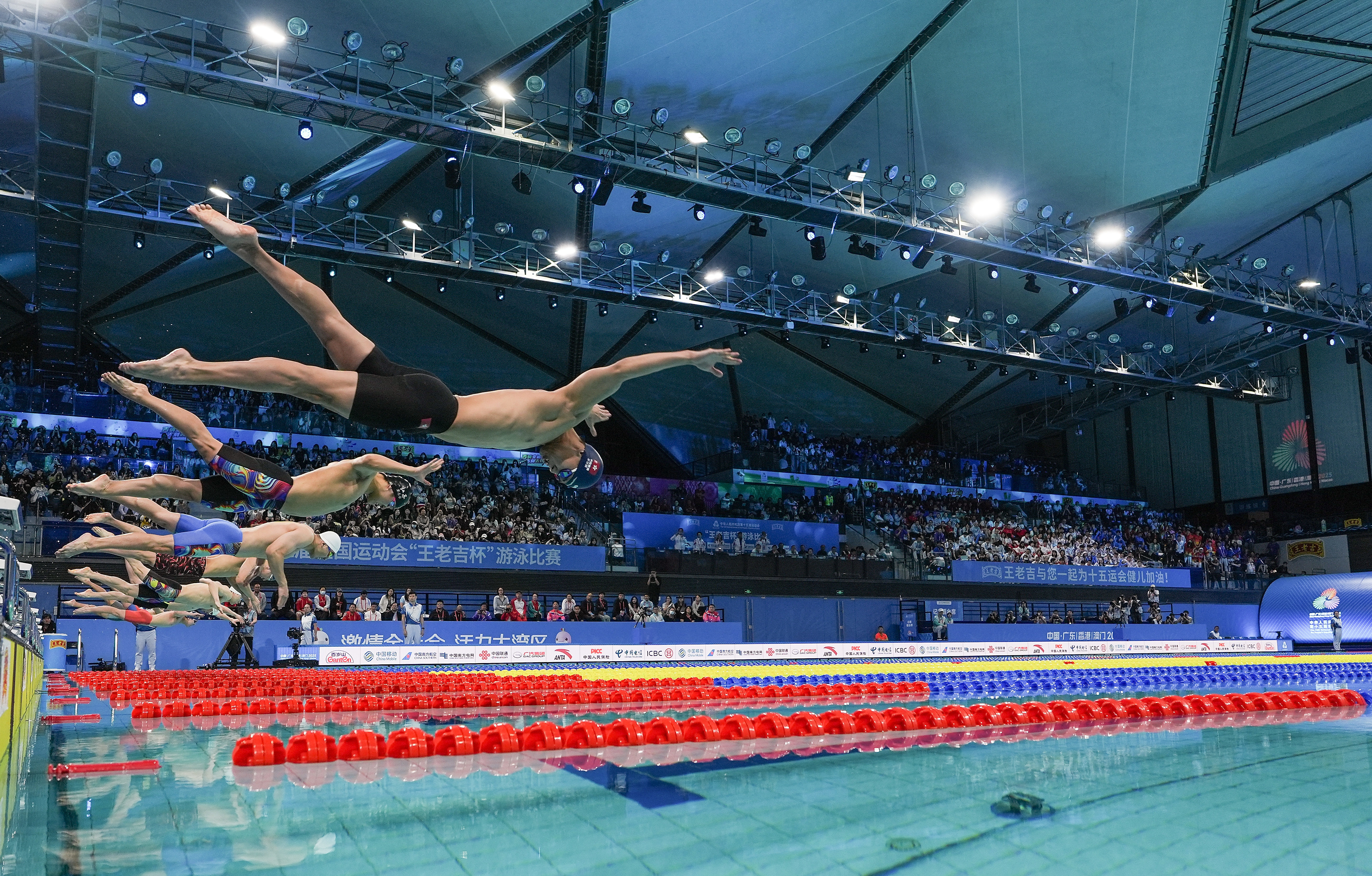 三刷纪录！深圳龙岗游泳赛场继续上演“神仙对决”