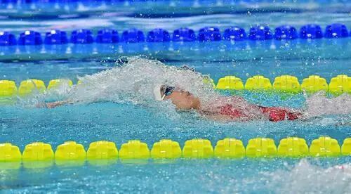 万乐天在比赛中。