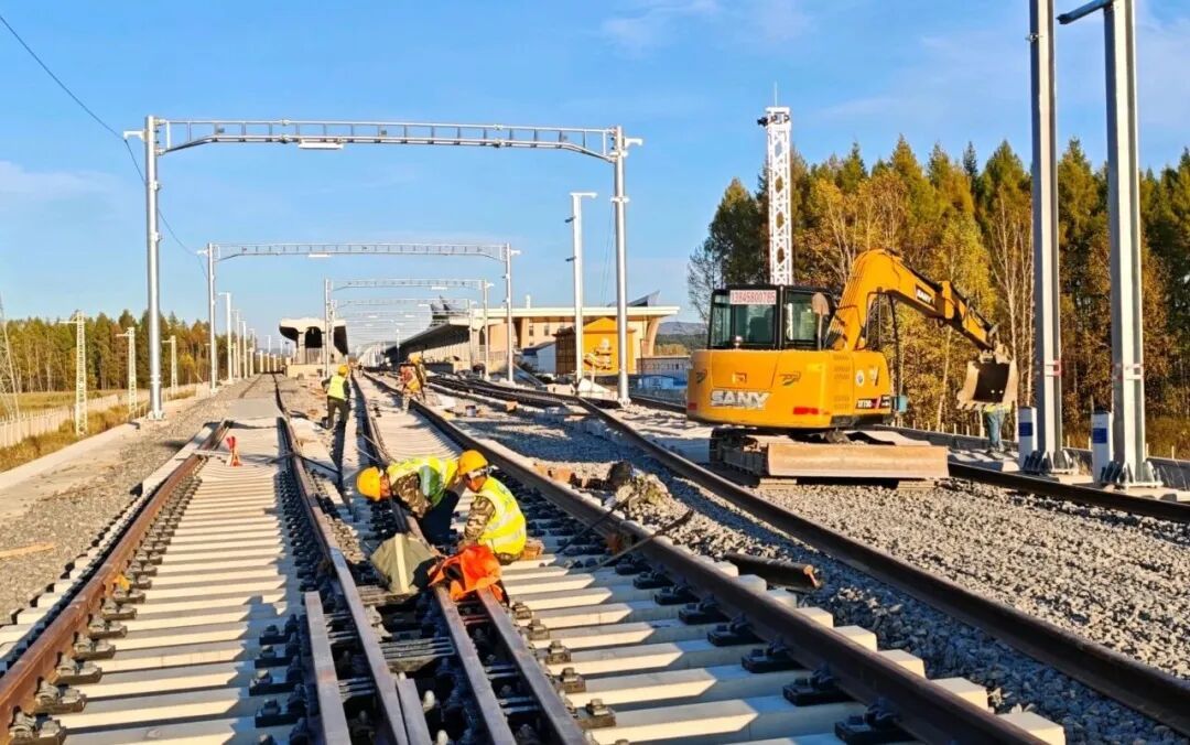 ▲轨道精调现场