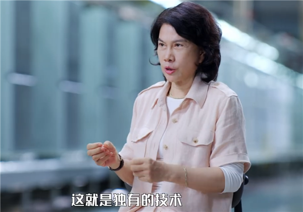 董明珠：鲜花放在格力冰箱里25天还是鲜花 这是全球唯一的独有技术