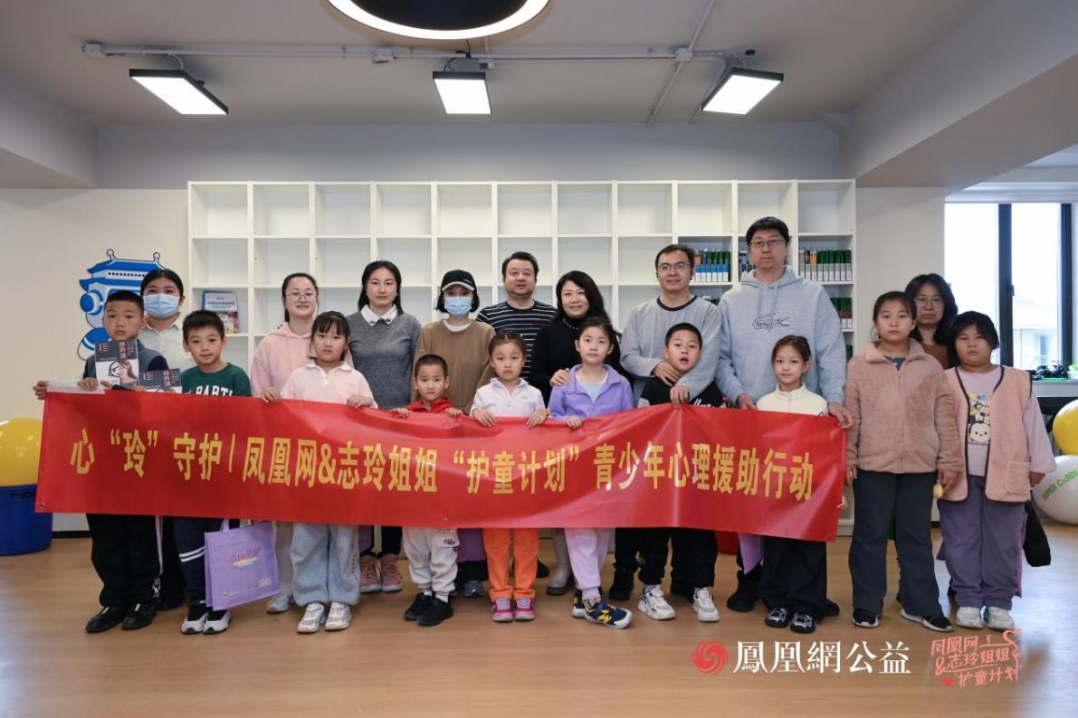 项目走进北京市西城区德胜街道，参与活动亲子家庭合影