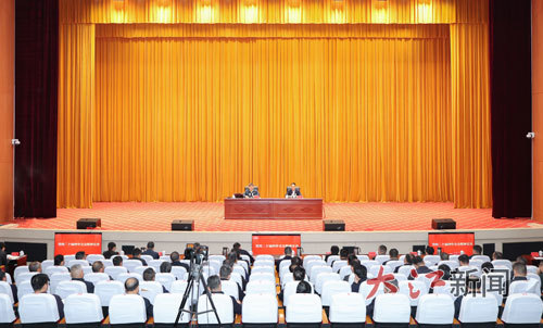 11月13日下午,学习贯彻党的二十届四中全会精神省委宣讲团报告会在上饶市举行。陈若薇摄