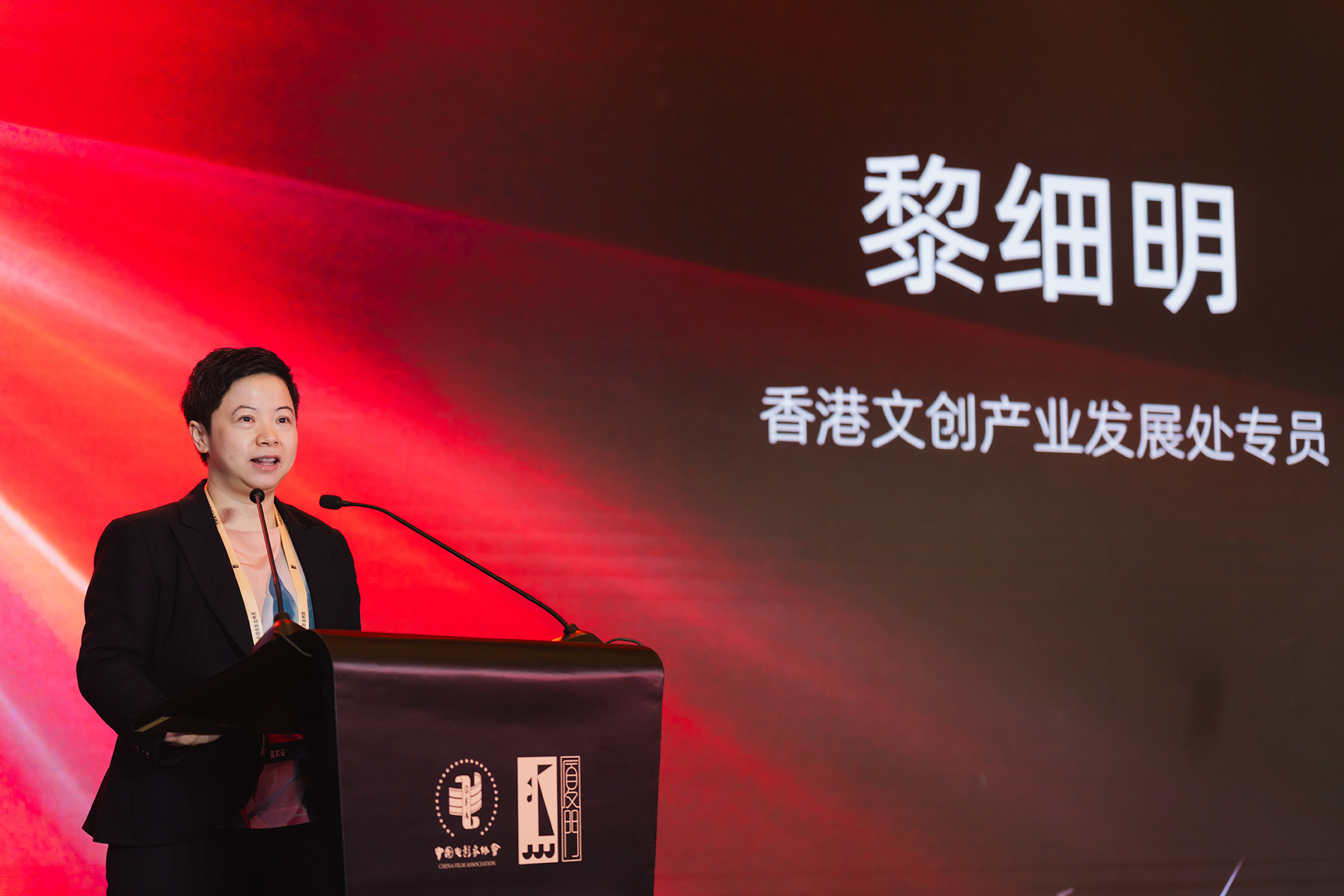 梁家辉关锦鹏对谈香港电影新生代 港片金鸡展映大放异彩 梁家辉关锦鹏对谈香港电影新生代 港片金鸡展映大放异彩