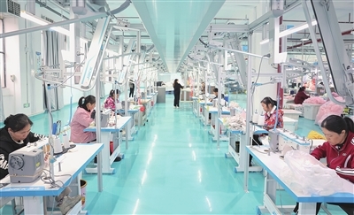 莲花县：赶制生产订单（图）