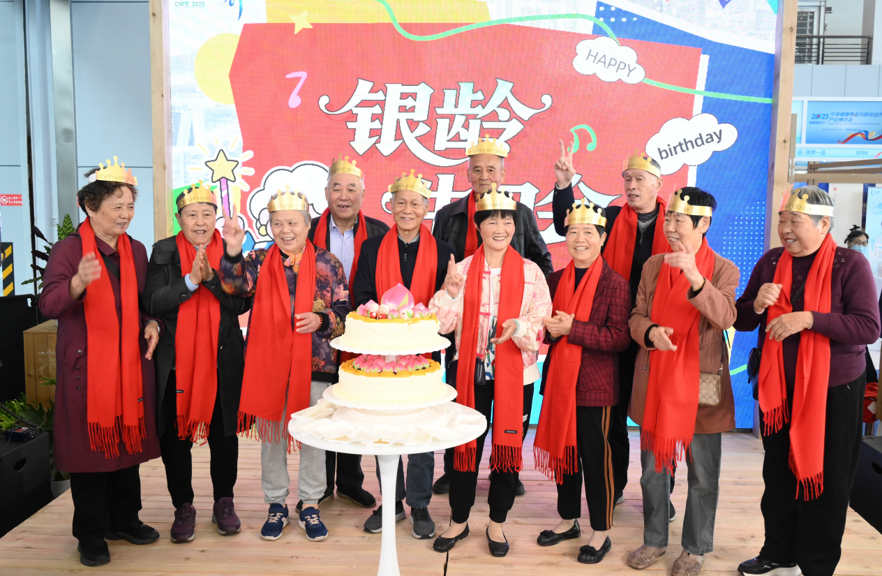 逛展热潮席卷甬城！宁波 “双展” 首日人气爆棚