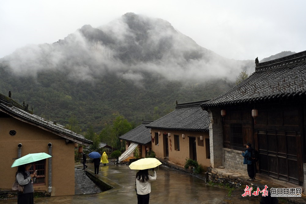 徽县嘉陵镇稻坪古村落 嘉陵江摄影联盟秘书长、第11届中国摄影金像奖获得者 杨麾 摄