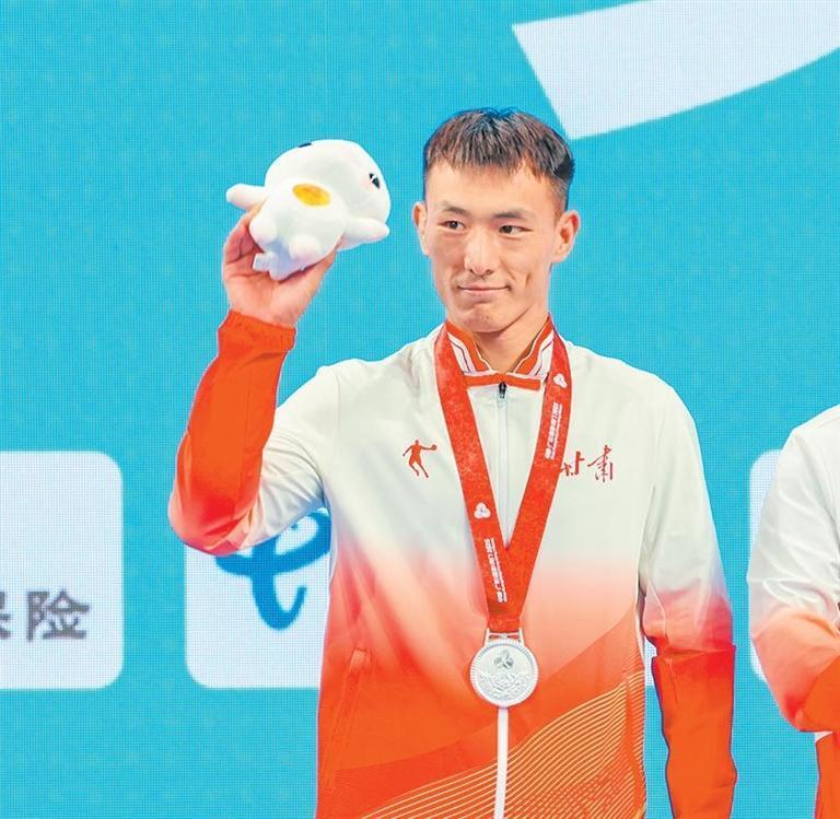 呼斯乐吐喜获银牌