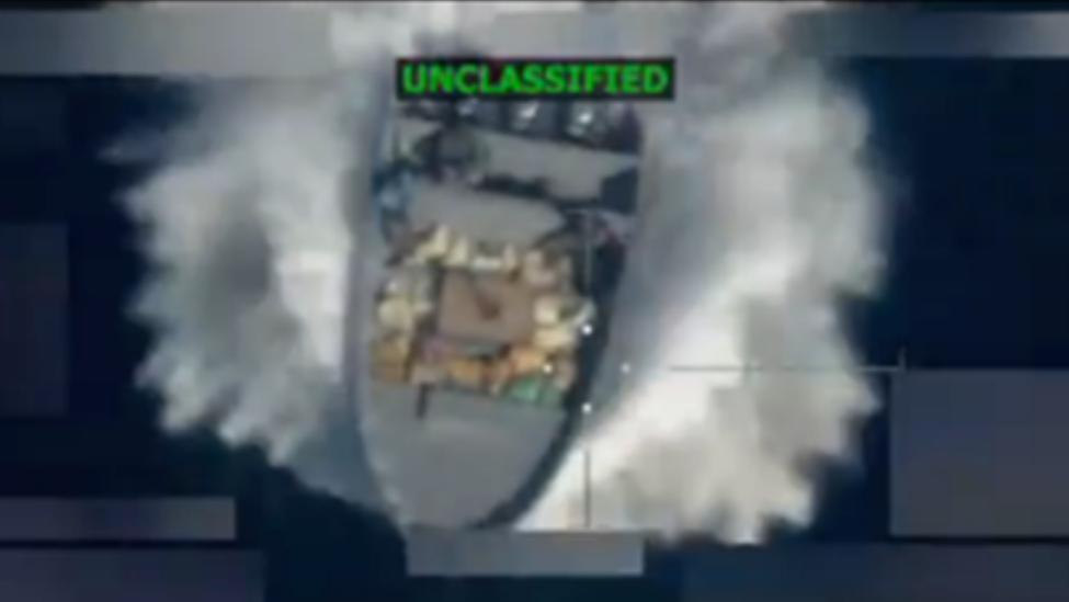 当地时间11月10日，美国国防部长赫格塞思在社交平台X发布视频，显示美军9日在东太平洋国际水域击沉两艘涉嫌“贩毒”的船只，致死6人