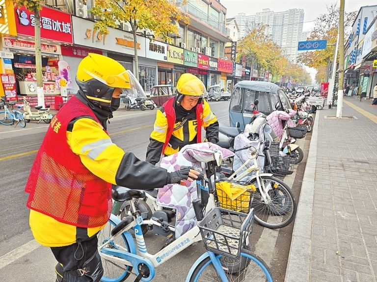 新就业群体参与基层治理。张博研 摄