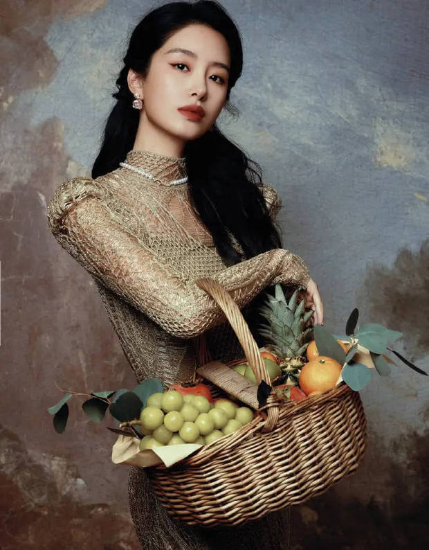 杨采钰的颜值能打。