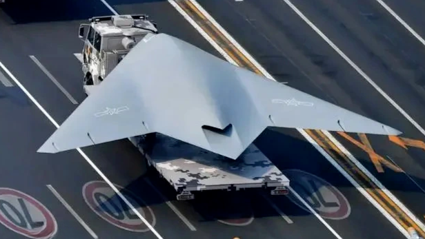 “玄龙”无人机震撼亮相，台名嘴：解放军武器推陈出新非常快