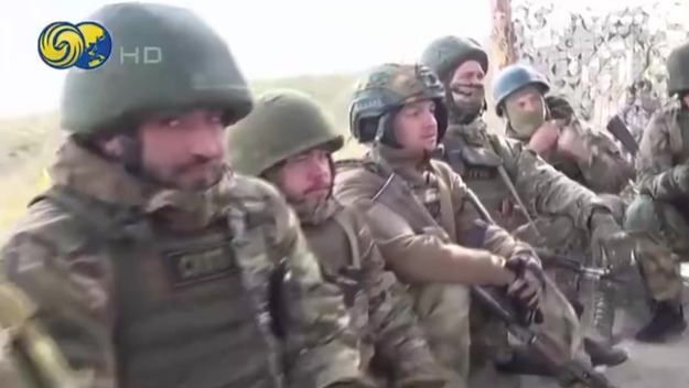 俄军基地培训工兵执行排雷任务